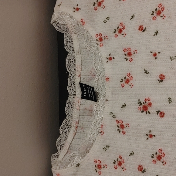 crop top - Picture 2 of 3